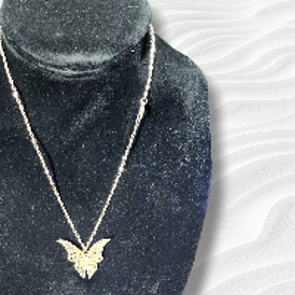 3D Butterfly Pendant necklace - Picture 2 of 5